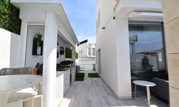 Resale - Villa -
Orihuela Costa - Lomas de Cabo Roig