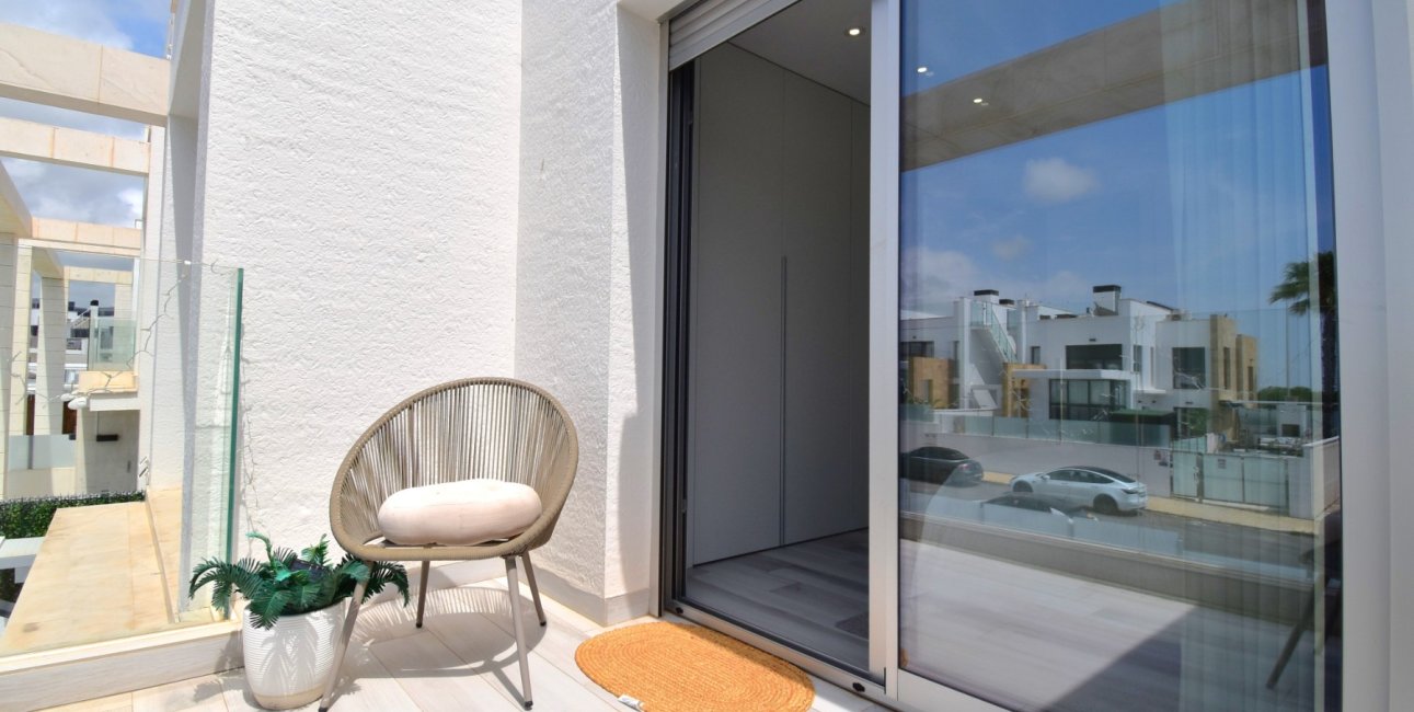 Resale - Villa -
Orihuela Costa - Lomas de Cabo Roig
