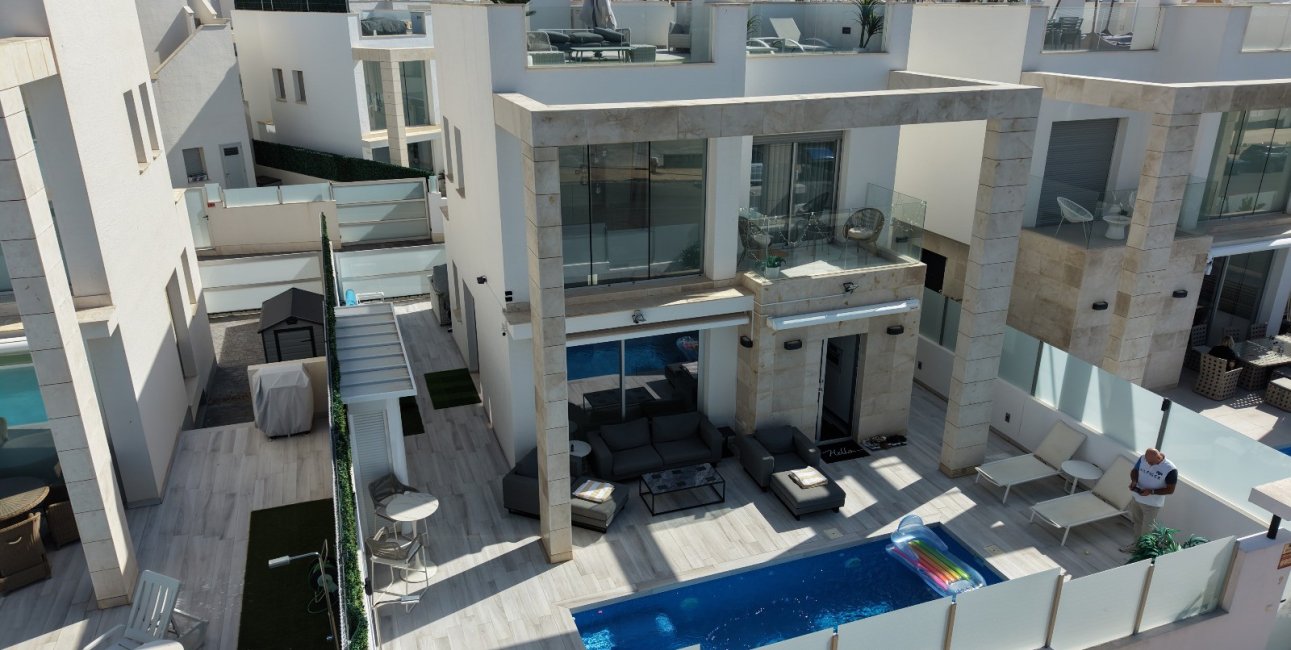 Resale - Villa -
Orihuela Costa - Lomas de Cabo Roig