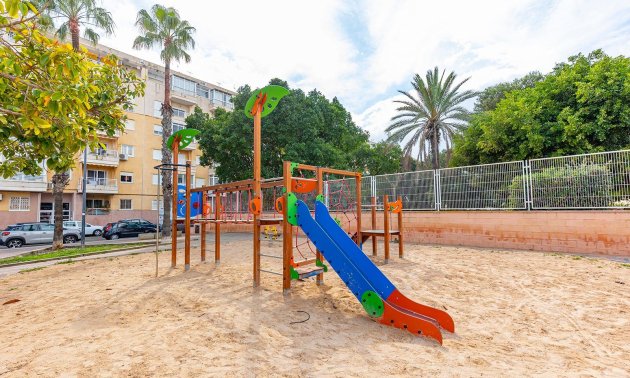 Resale - Penthouse -
Torrevieja - Estacion de autobuses