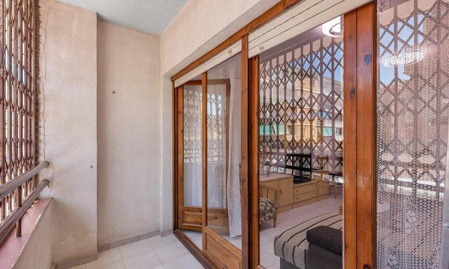Resale - Apartment / flat -
Torrevieja - Estacion de autobuses
