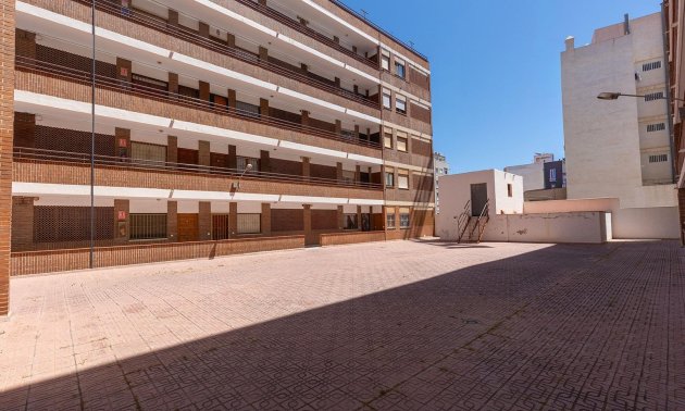 Resale - Apartment / flat -
Torrevieja - Estacion de autobuses