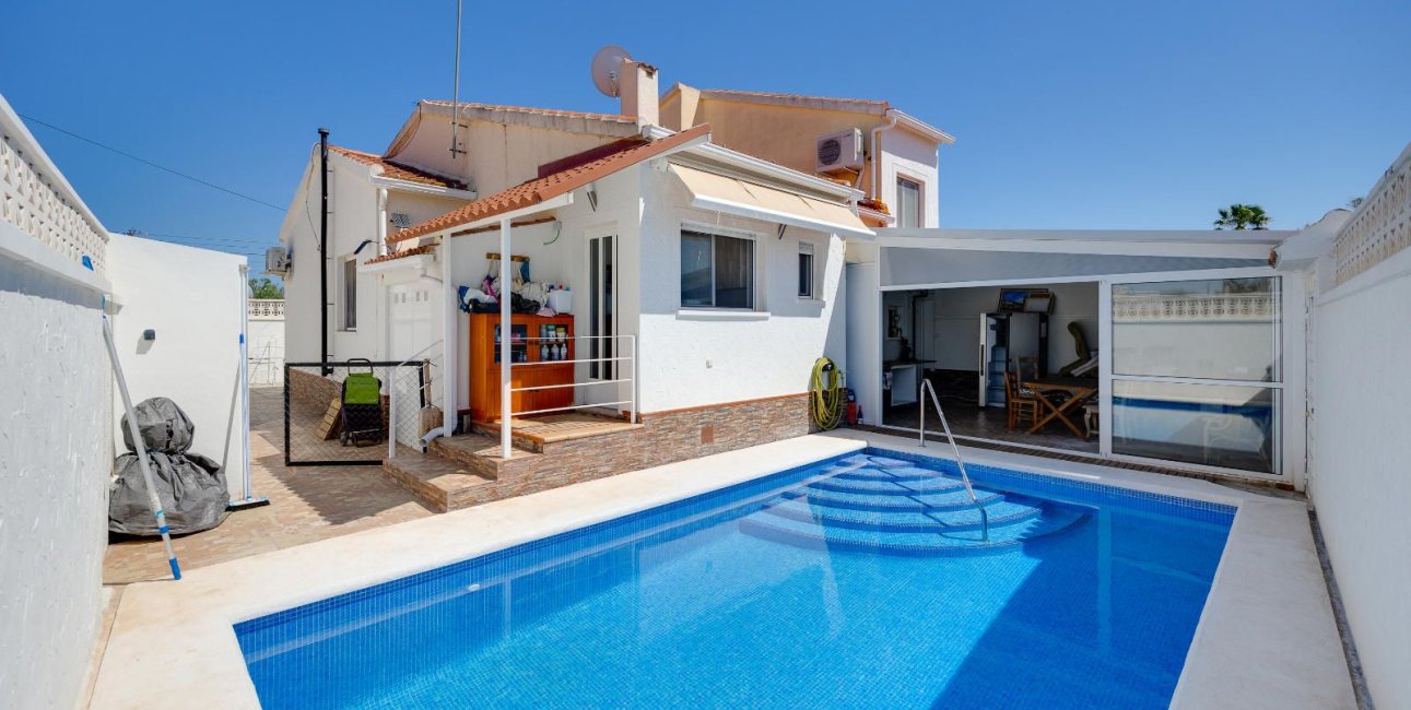 Resale - Villa -
San Fulgencio - La Marina