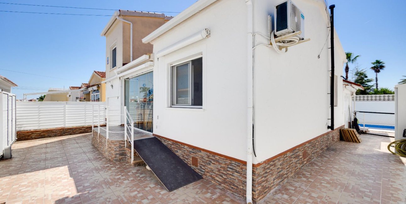 Resale - Villa -
San Fulgencio - La Marina