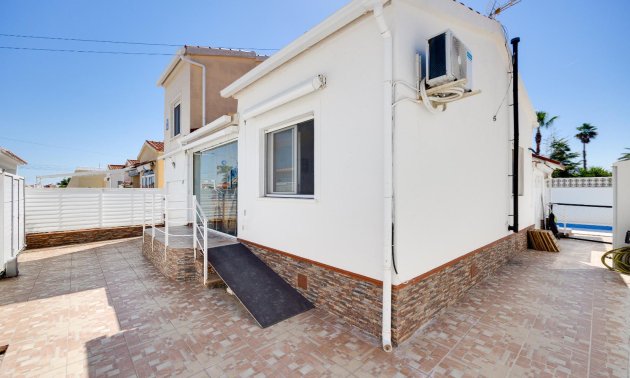 Resale - Villa -
San Fulgencio - La Marina