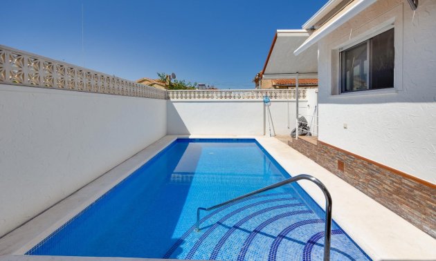 Resale - Villa -
San Fulgencio - La Marina