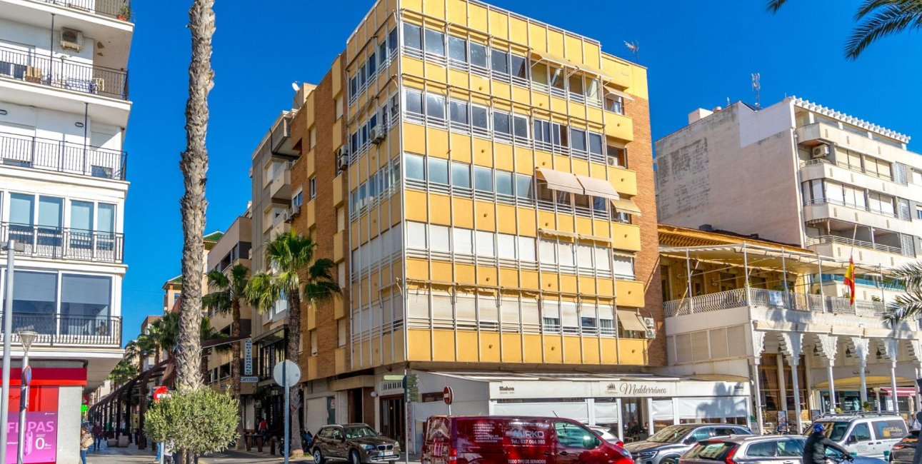 Resale - Apartment / flat -
Torrevieja - Paseo maritimo