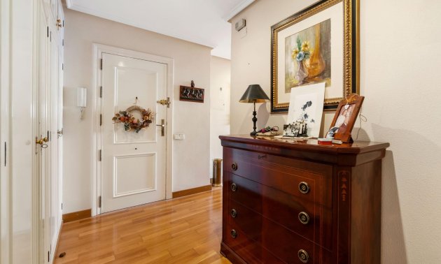 Resale - Apartment / flat -
Torrevieja - Paseo maritimo