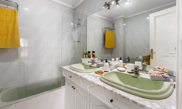 Resale - Apartment / flat -
Torrevieja - Paseo maritimo