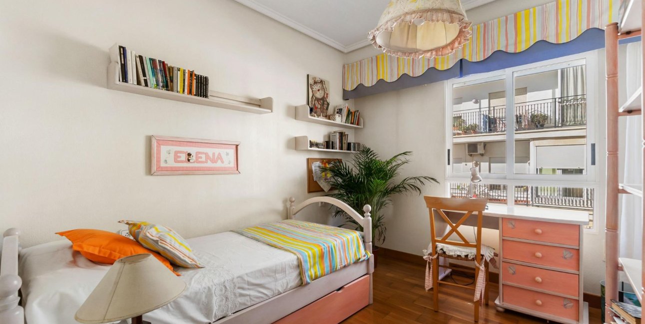 Resale - Apartment / flat -
Torrevieja - Paseo maritimo