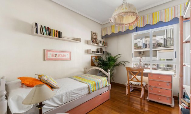 Resale - Apartment / flat -
Torrevieja - Paseo maritimo