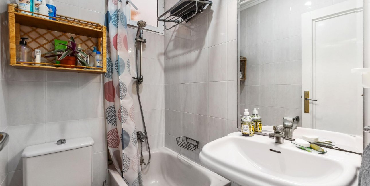 Resale - Apartment / flat -
Torrevieja - Paseo maritimo