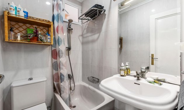 Resale - Apartment / flat -
Torrevieja - Paseo maritimo