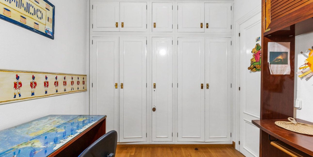 Resale - Apartment / flat -
Torrevieja - Paseo maritimo