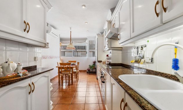 Resale - Apartment / flat -
Torrevieja - Paseo maritimo