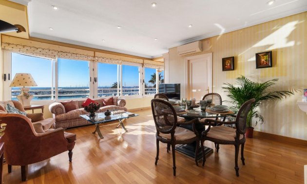 Resale - Apartment / flat -
Torrevieja - Paseo maritimo