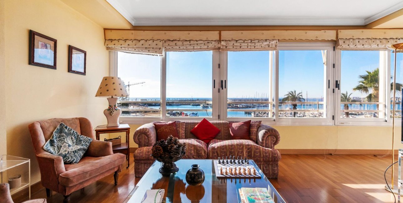 Resale - Apartment / flat -
Torrevieja - Paseo maritimo