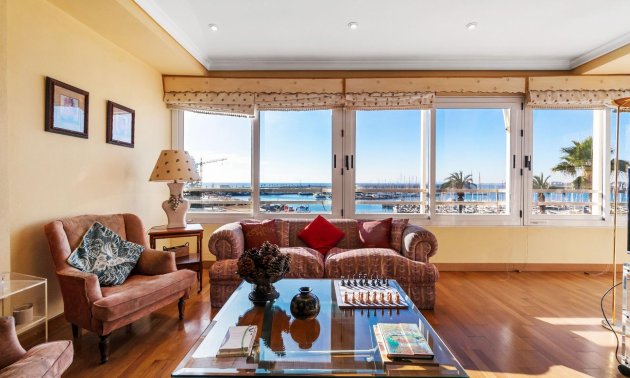 Resale - Apartment / flat -
Torrevieja - Paseo maritimo