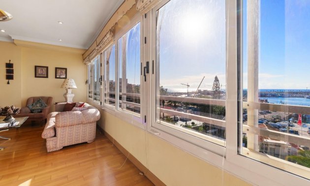 Resale - Apartment / flat -
Torrevieja - Paseo maritimo