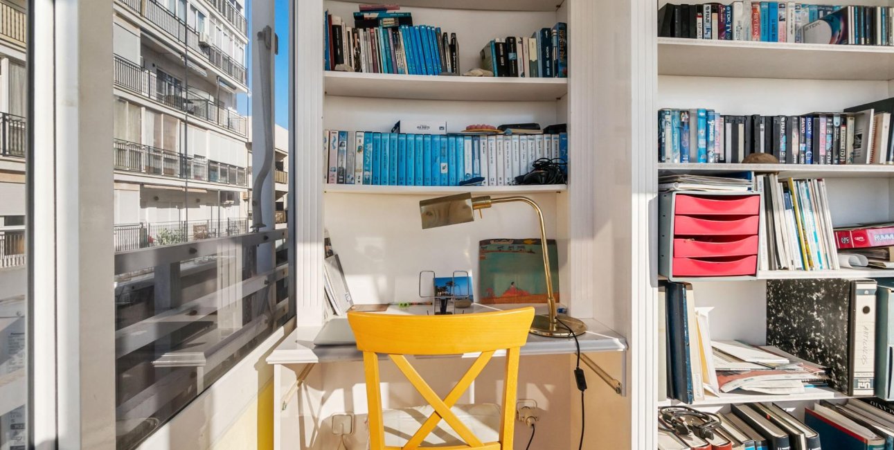 Resale - Apartment / flat -
Torrevieja - Paseo maritimo
