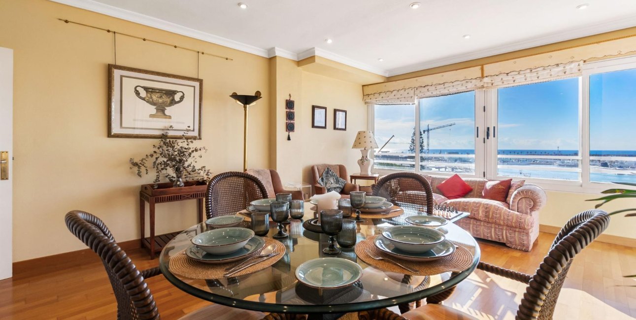 Resale - Apartment / flat -
Torrevieja - Paseo maritimo
