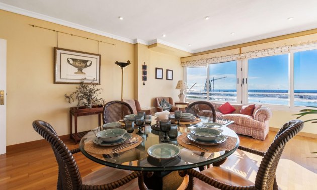 Resale - Apartment / flat -
Torrevieja - Paseo maritimo