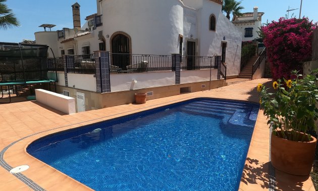 Resale - Villa -
Algorfa - La Finca Golf Resort