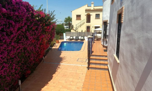 Resale - Villa -
Algorfa - La Finca Golf Resort