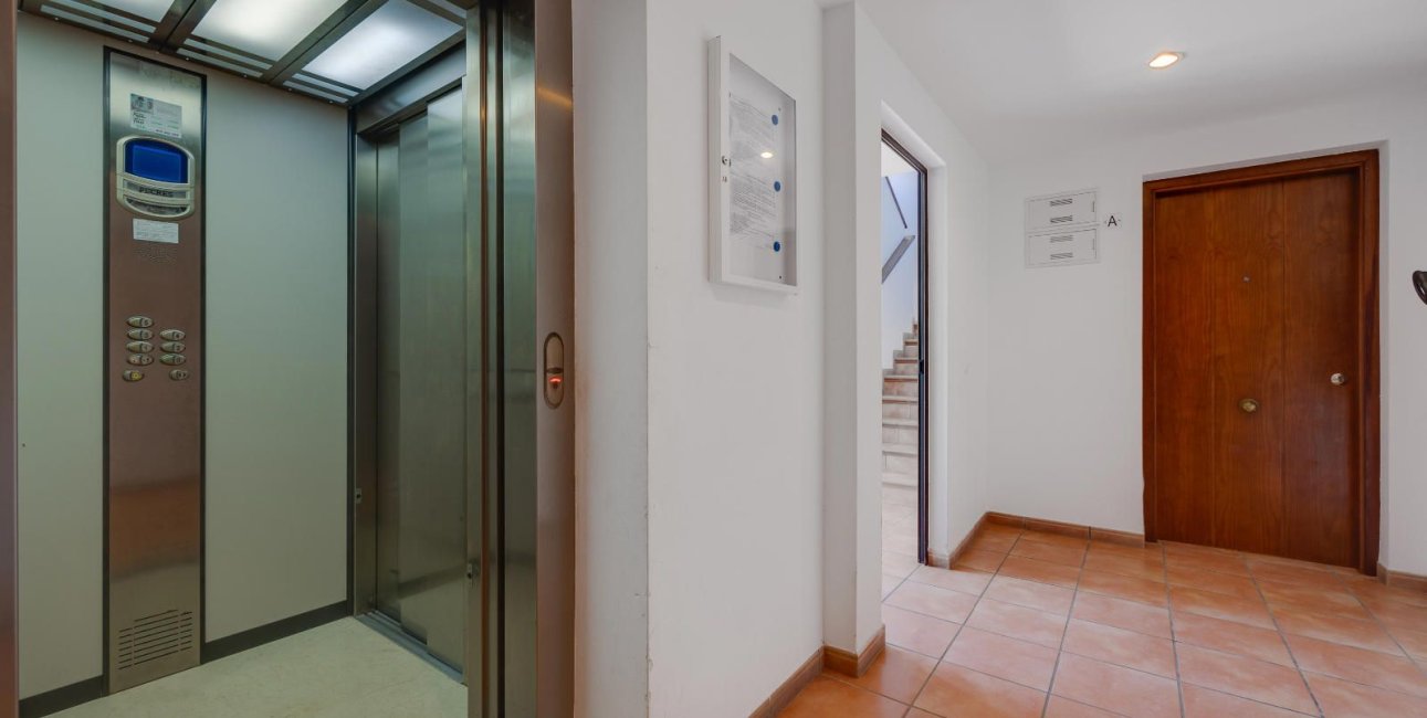Resale - Apartment / flat -
Torrevieja - Punta prima