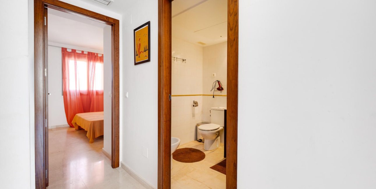 Resale - Apartment / flat -
Torrevieja - Punta prima