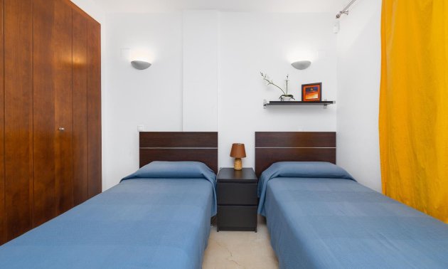 Resale - Apartment / flat -
Torrevieja - Punta prima