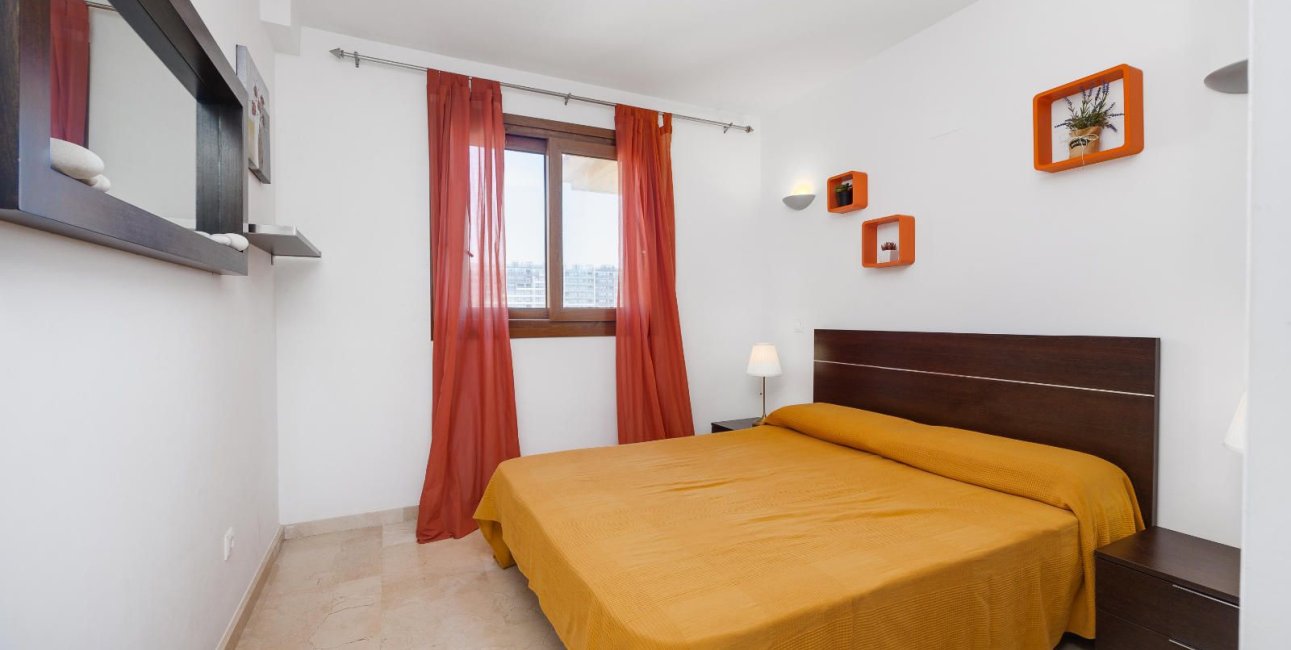 Resale - Apartment / flat -
Torrevieja - Punta prima