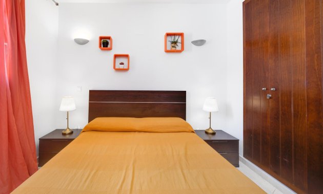 Resale - Apartment / flat -
Torrevieja - Punta prima