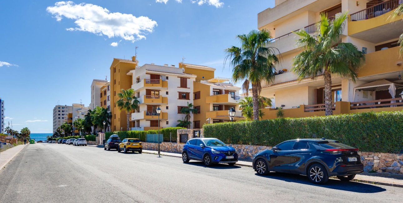 Resale - Apartment / flat -
Torrevieja - Punta prima
