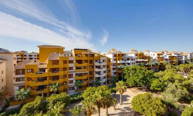 Resale - Apartment / flat -
Torrevieja - Punta prima