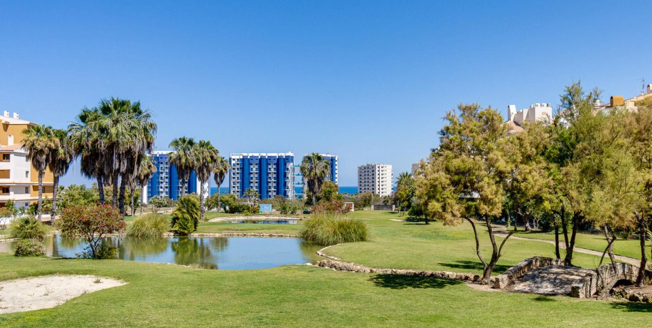 Resale - Apartment / flat -
Torrevieja - Punta prima