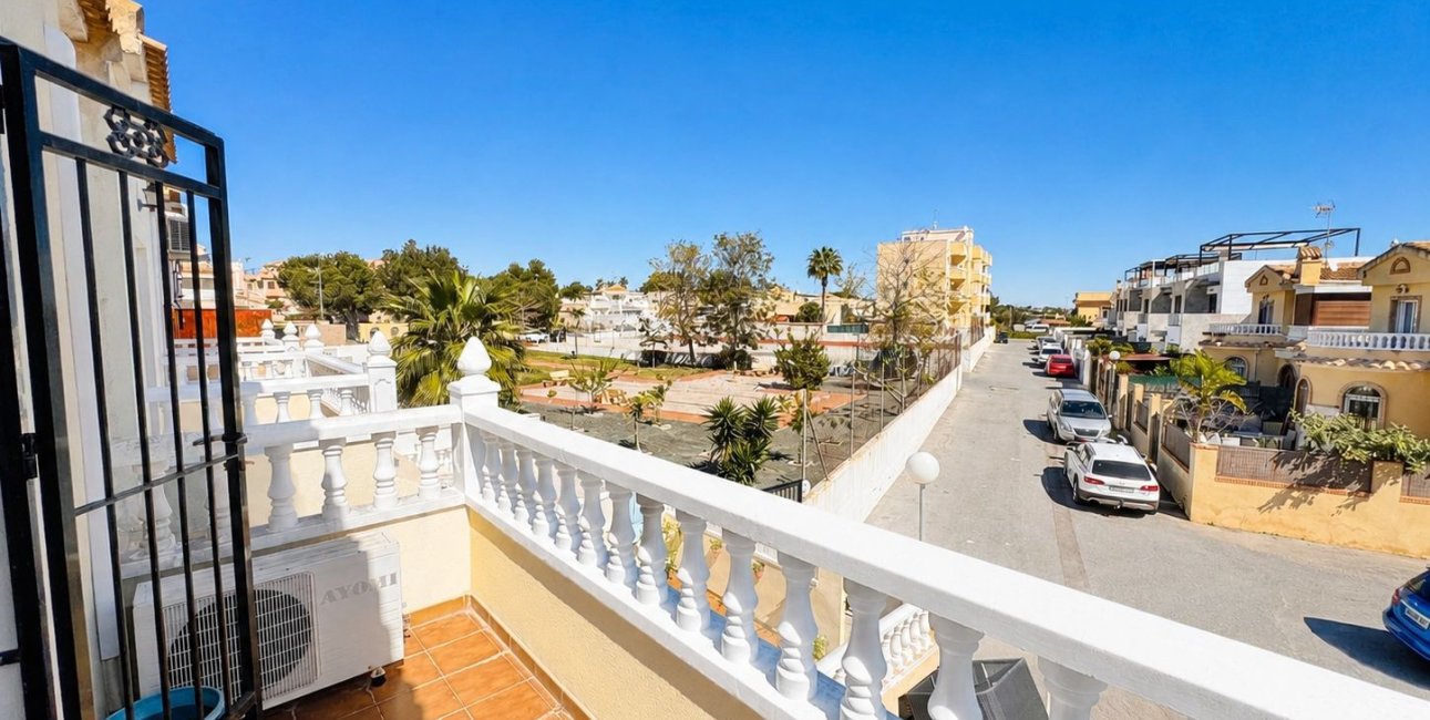 Rynek wtórny - Dom Szeregowy -
Orihuela Costa - Campoamor