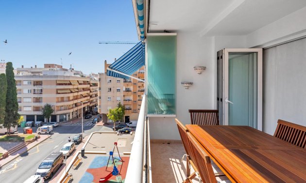 Resale - Apartment / flat -
Torrevieja - Playa del Cura