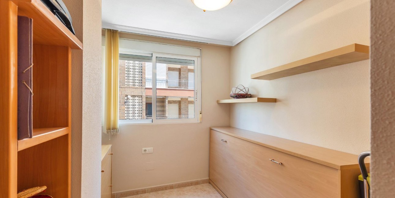 Resale - Apartment / flat -
Torrevieja - Playa del Cura
