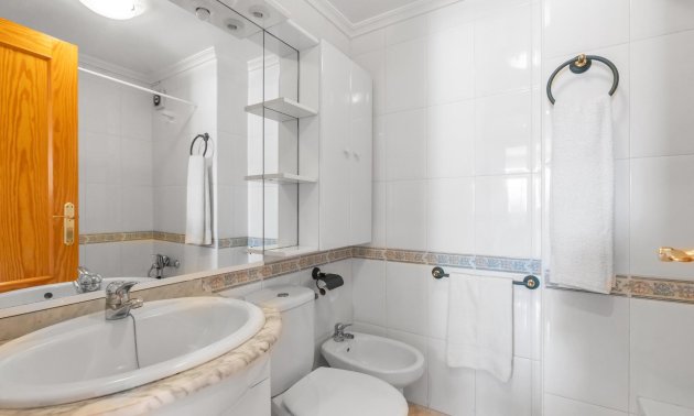 Resale - Apartment / flat -
Torrevieja - Playa del Cura