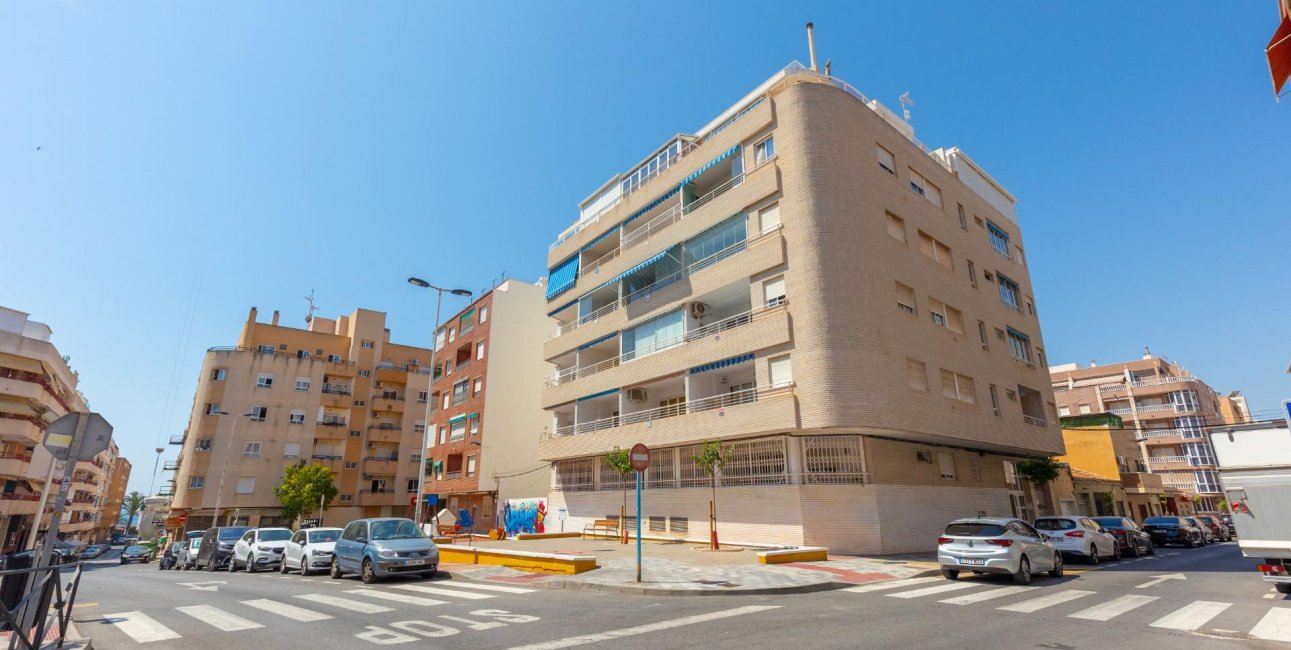 Resale - Apartment / flat -
Torrevieja - Playa del Cura