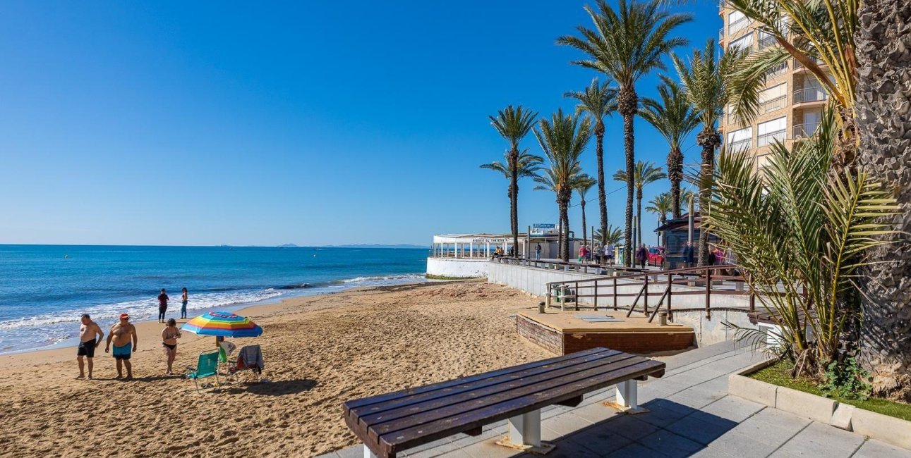 Rynek wtórny - Mieszkanie w bloku -
Torrevieja - Playa del Cura