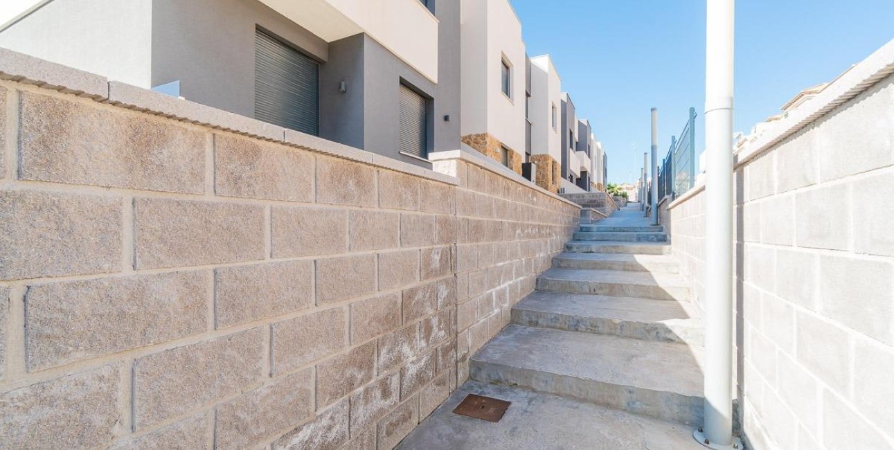 Resale - Townhouse -
Orihuela Costa - Villamartin
