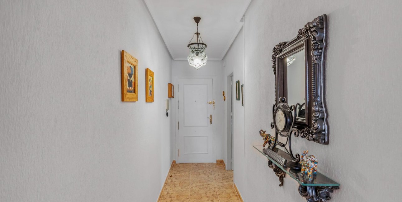 Resale - Apartment / flat -
Torrevieja - Estacion de autobuses