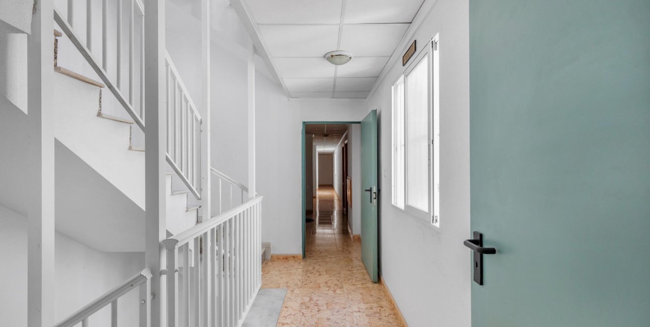 Resale - Apartment / flat -
Torrevieja - Estacion de autobuses