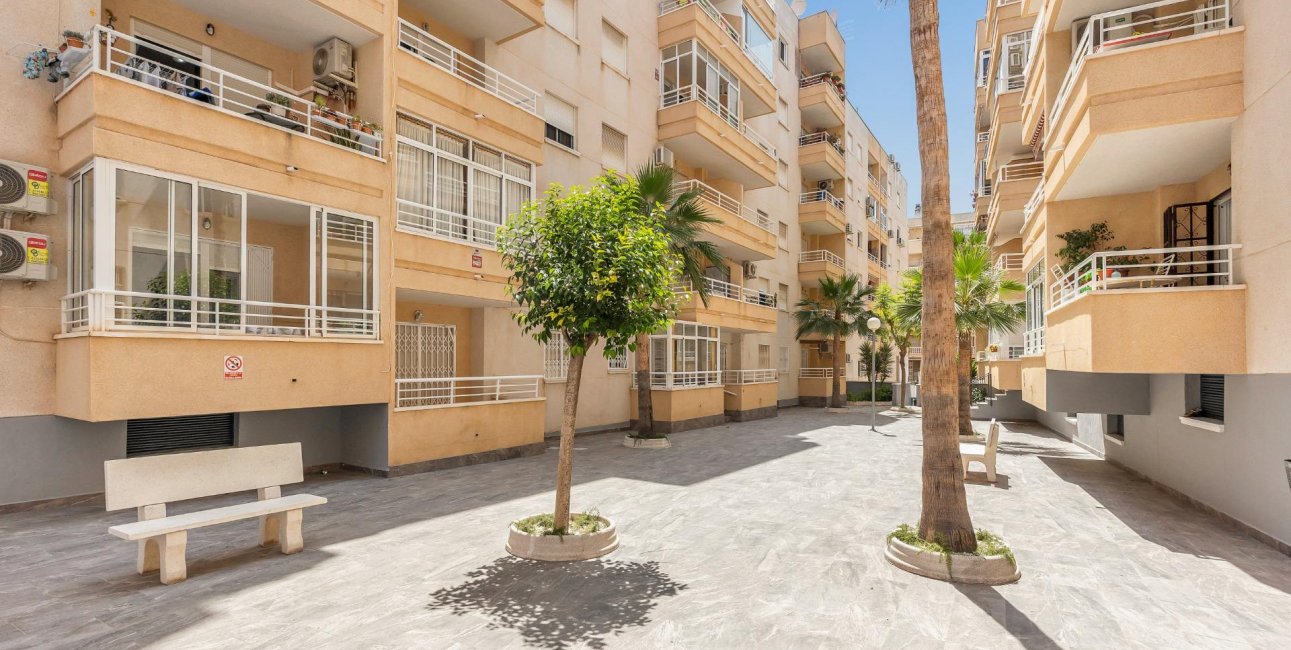 Resale - Apartment / flat -
Torrevieja - Estacion de autobuses
