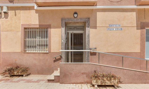 Resale - Apartment / flat -
Torrevieja - La Mata
