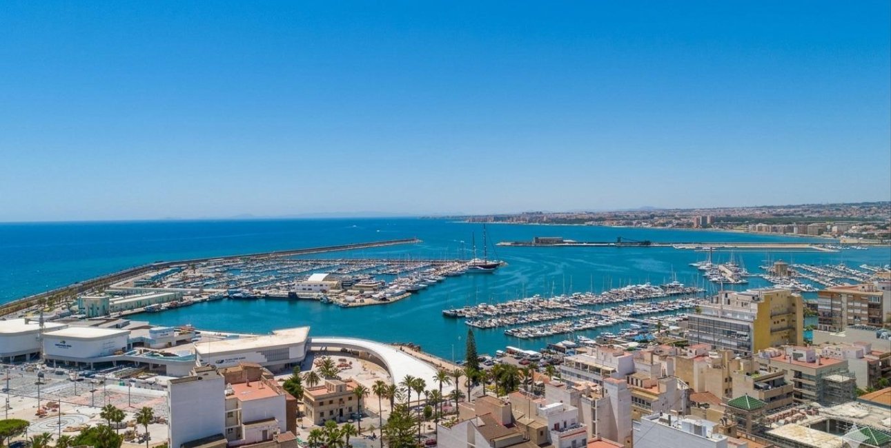 Resale - Apartment / flat -
Torrevieja - Puerto Deportivo