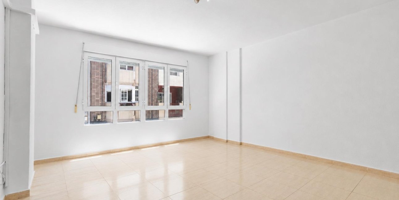 Resale - Apartment / flat -
Torrevieja - Puerto Deportivo