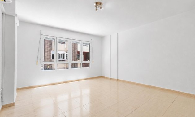 Resale - Apartment / flat -
Torrevieja - Puerto Deportivo
